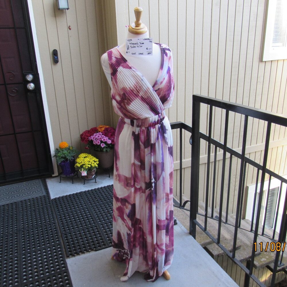 #425  NEW WOMAN'S LIGHT & AIRY CHIFFON DRESS BY KALIKO  (SIZE 16US / 20UK)